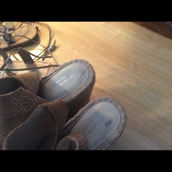 sandals - Picture 2 of 5